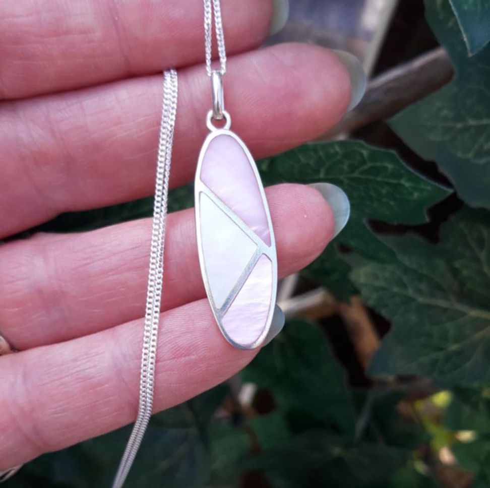 REFURBISHED Sterling silver & mother of pearl necklace
