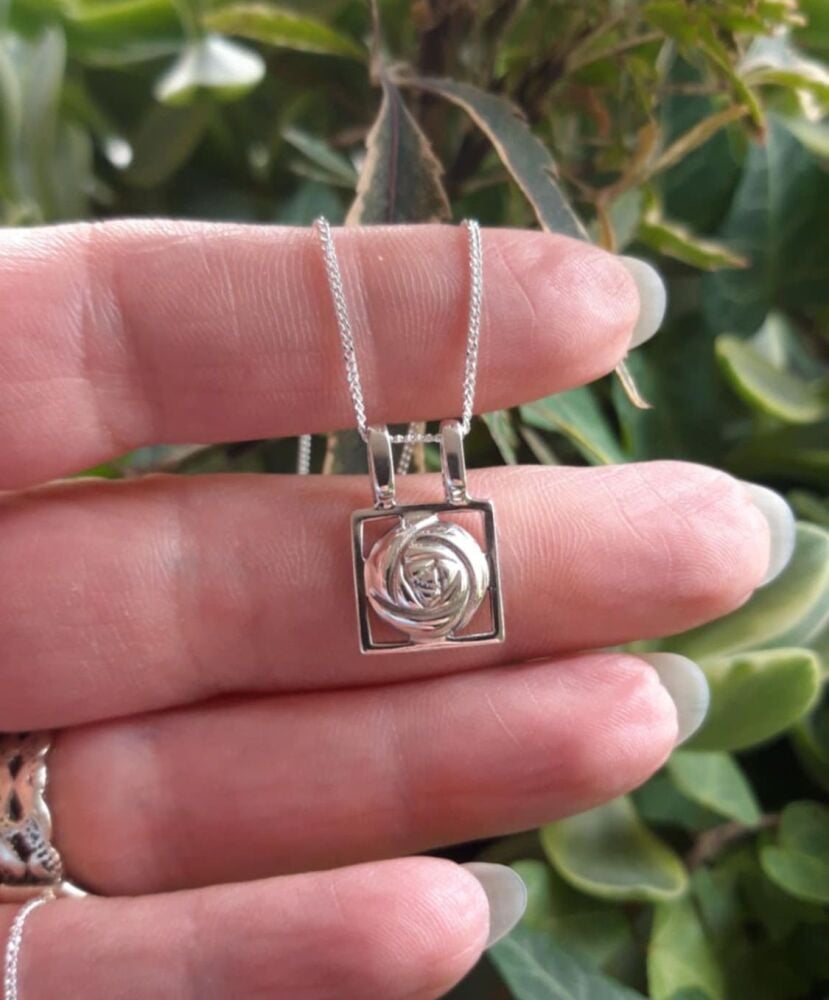 REFURBISHED Square sterling silver rose necklace
