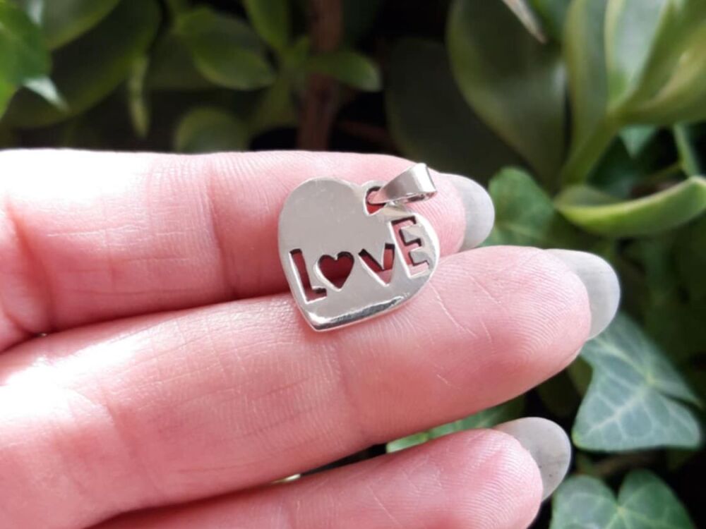 REFURBISHED Sterling silver 'LOVE' heart pendant