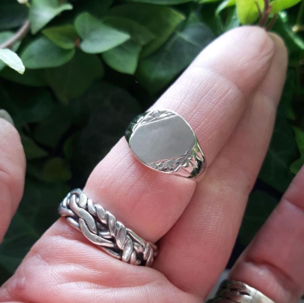 REFURBISHED Vintage sterling silver signet ring (R)