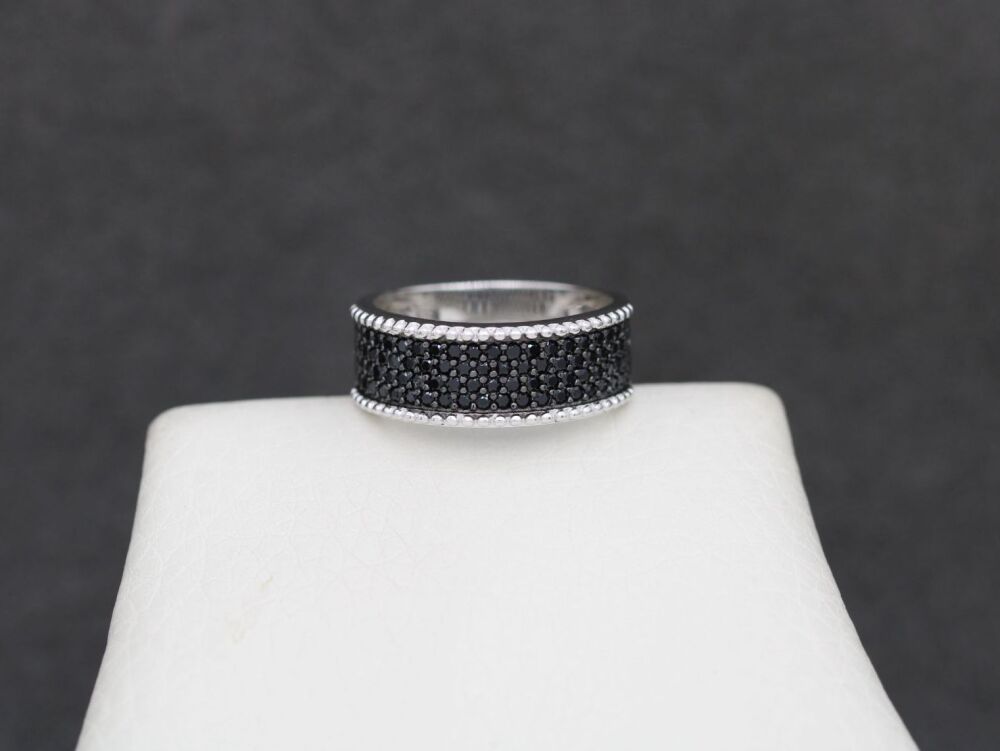 REFURBISHED Sterling silver & simulated black spinel ring (J)