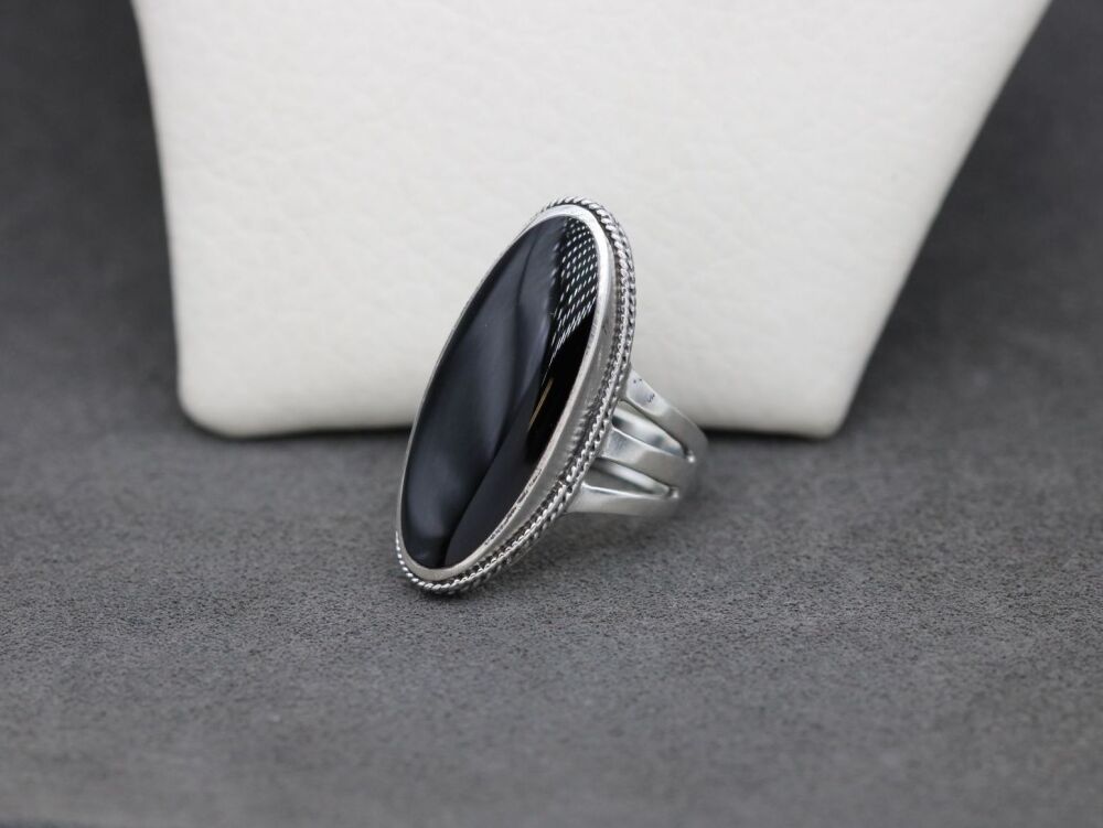 REFURBISHED Sterling silver & black onyx ring (N)