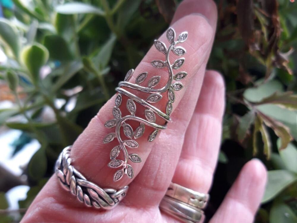 REFURBISHED Long sterling silver & clear stone leafy ring (N)