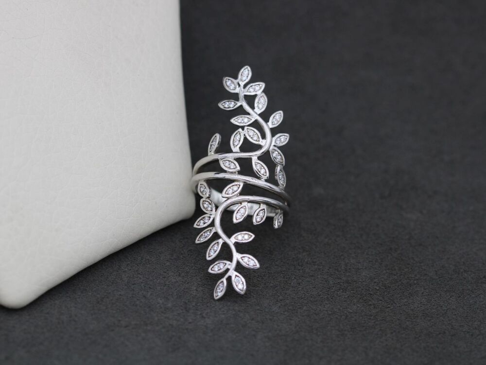 REFURBISHED Long sterling silver & clear stone leafy ring (N)