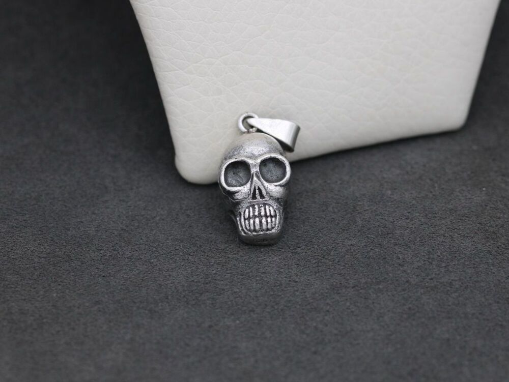 REFURBISHED Oxidised sterling silver skull pendant