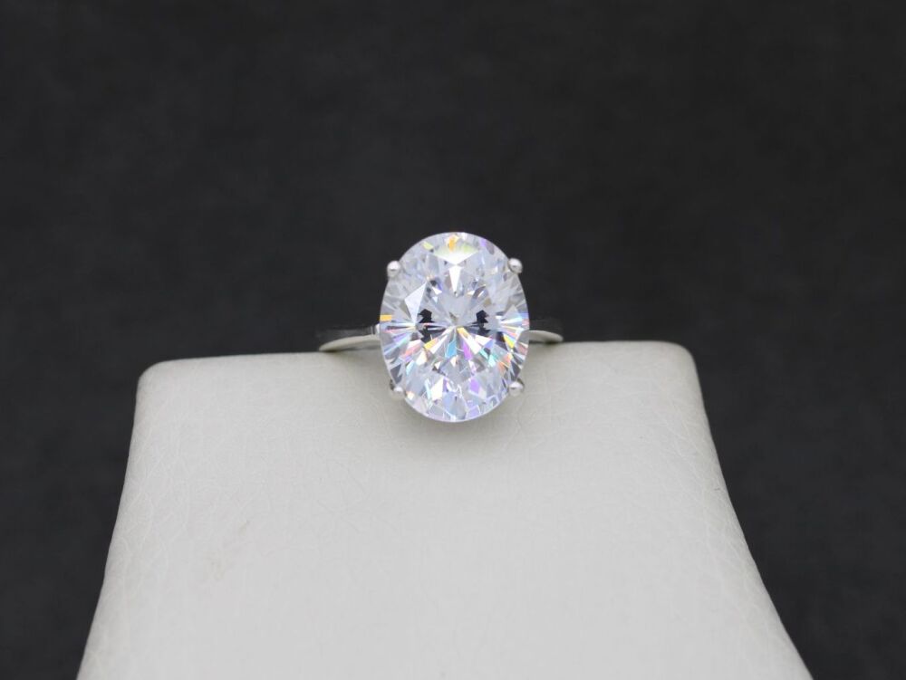 REFURBISHED Bold sterling silver & oval CZ solitaire ring (I &frac12;)