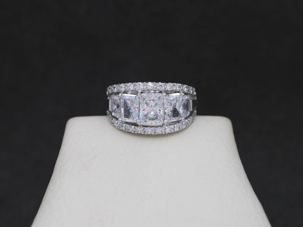 REFURBISHED Statement sterling silver ring with clear stones (O &frac12;)