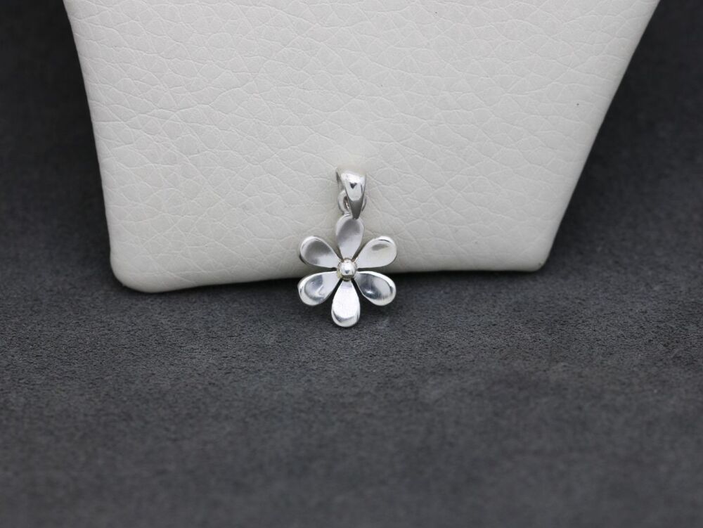 REFURBISHED Small sterling silver flower pendant