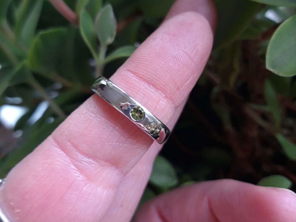 REFURBISHED Sterling silver & green tourmaline ring (N &frac12;)