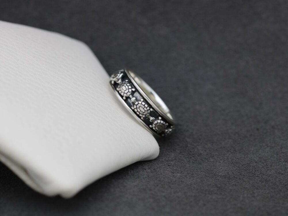 REFURBISHED Sterling silver tortoise spinner ring (P &frac12;)