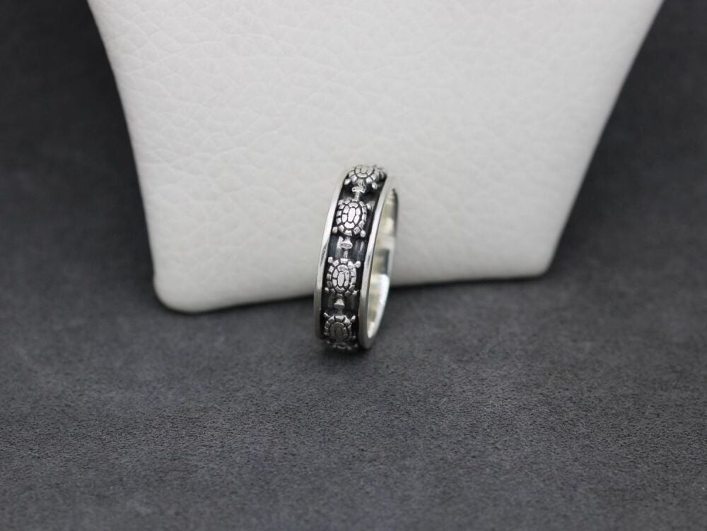 REFURBISHED Sterling silver tortoise spinner ring (P &frac12;)