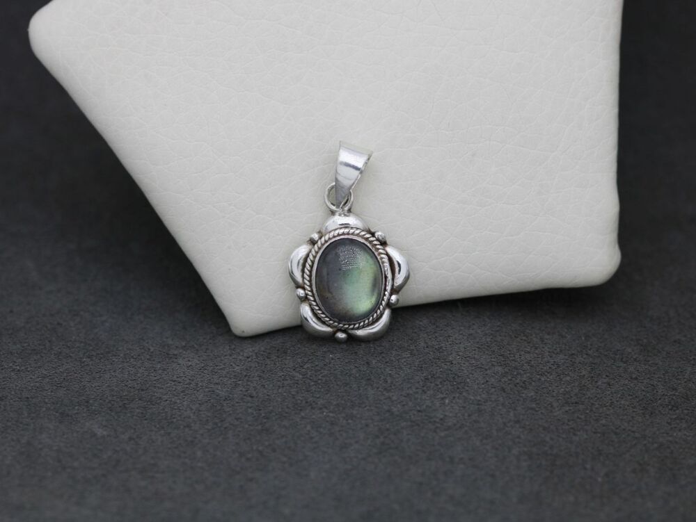 REFURBISHED Sterling silver & labradorite pendant