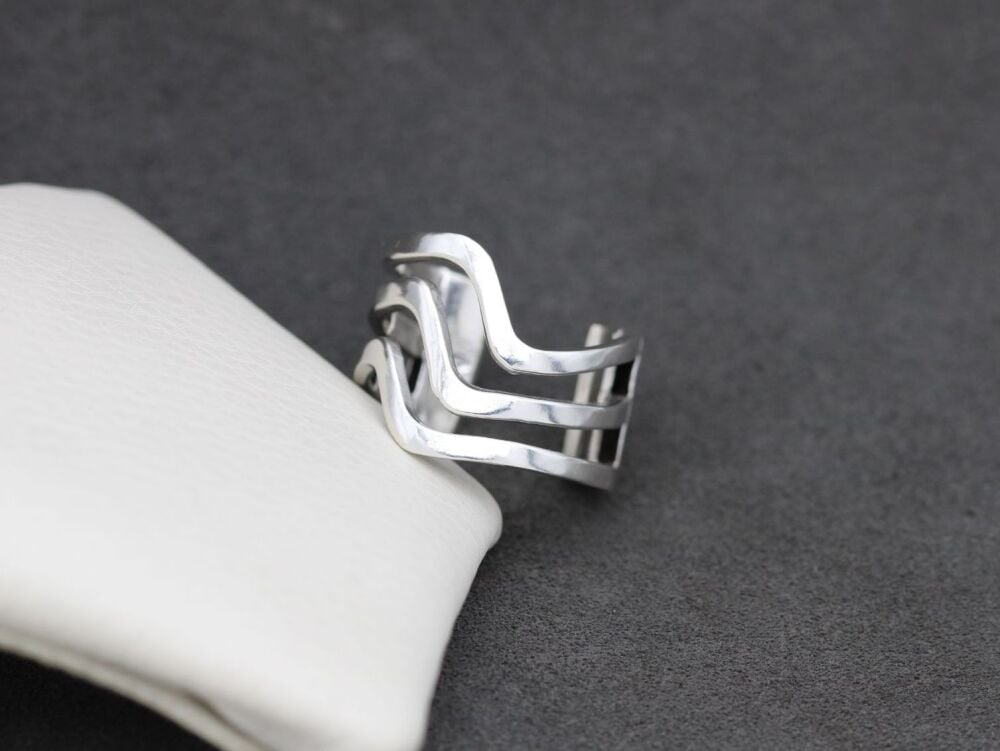 REFURBISHED Sterling silver tri-wave thumb ring