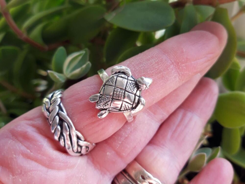 REFURBISHED Sterling silver sea turtle ring (P &frac12;)