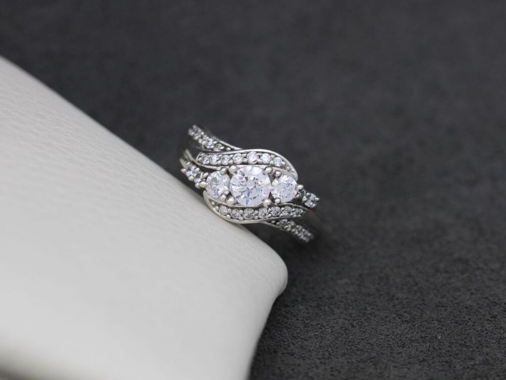 REFURBISHED Sterling silver & CZ ring in a stacked style (J)