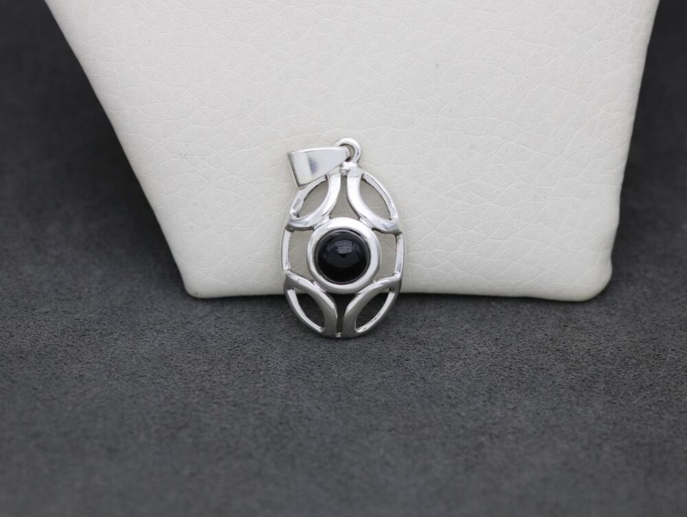 REFURBISHED Sterling silver & black onyx pendant