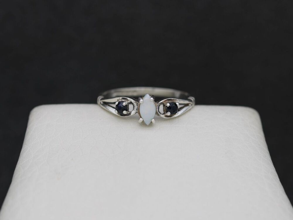 REFURBISHED Vintage sterling silver, opal and blue sapphire ring (K)