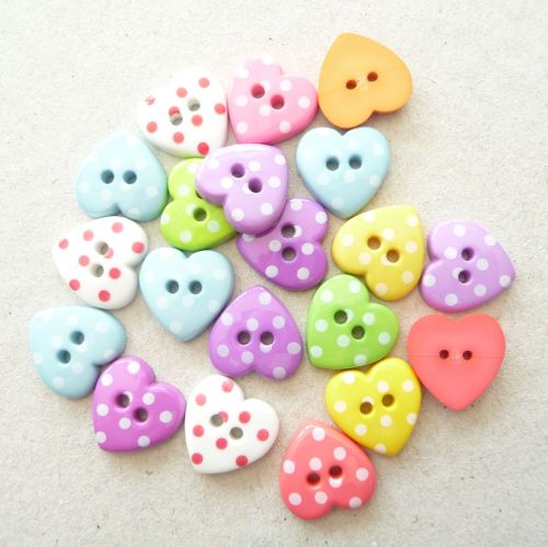 K788 Spotty Heart Buttons x 10