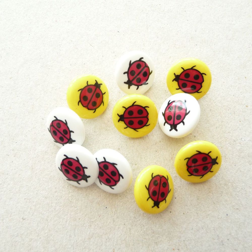 K353 Ladybird Buttons x 10 Yellow