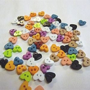 K824-10 Teeny Tiny Heart Buttons x 10