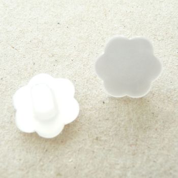 CP18-24L-01 White Flower 15mm Buttons x 10