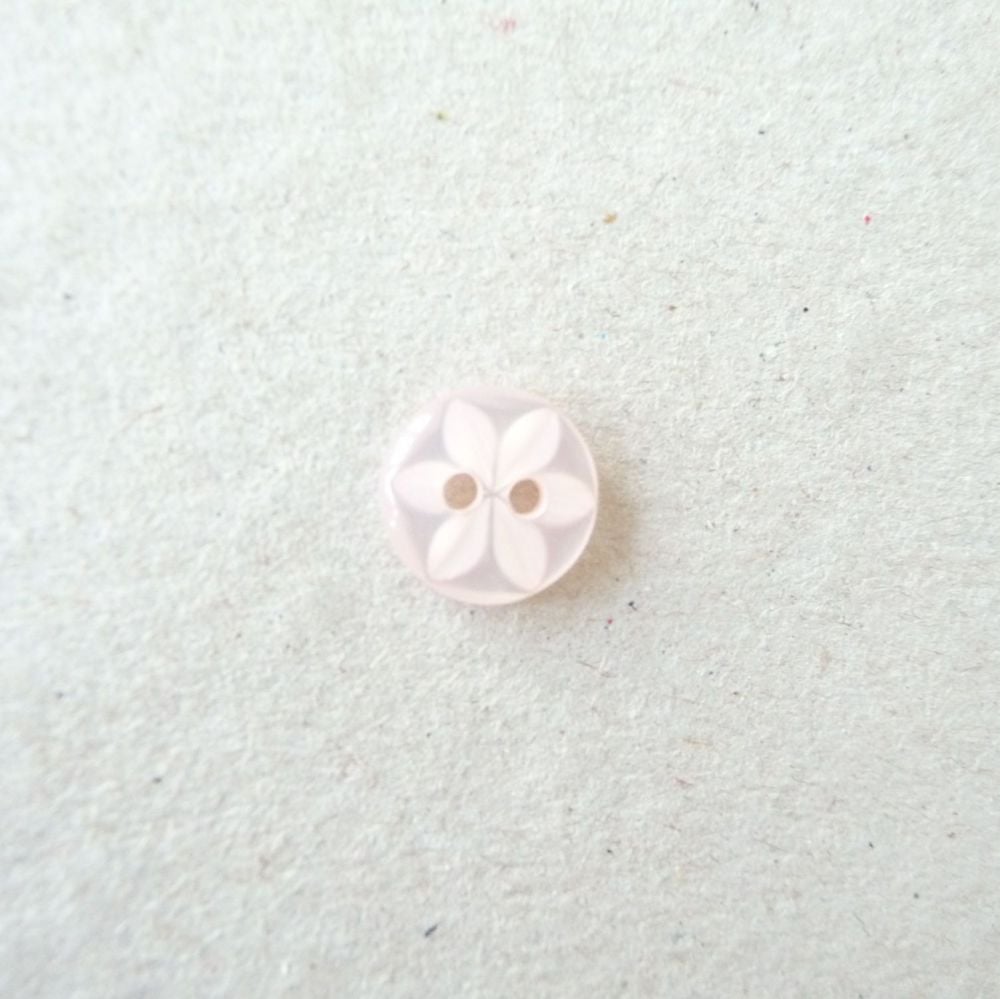 CP86-05-18L Pale Pink 12mm Star Buttons x 10