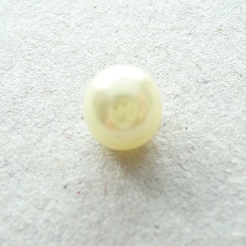 CN55-Yellow-14L Yellow Pearl 10mm Buttons x 10