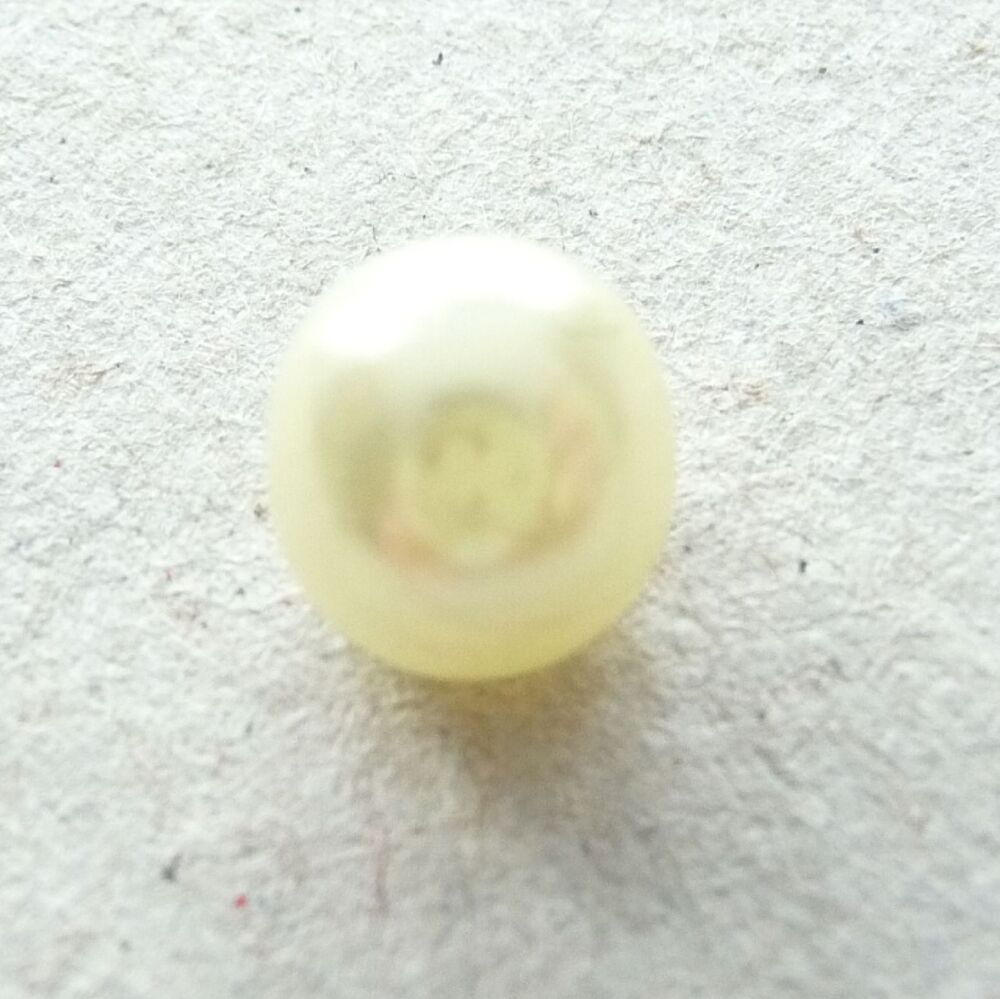 CN55-Yellow-12L Yellow Pearl 8mm Buttons x 10