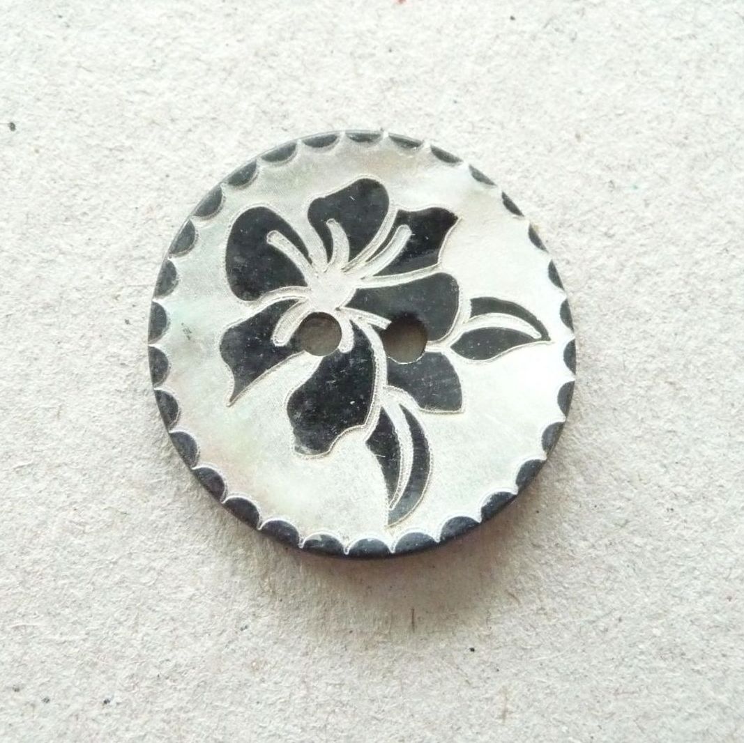 Black Rose Hand Crafted Sea Shell Buttons 23mm x 5 Buttons. X776-Blk-36L_FREE DELIVERY!