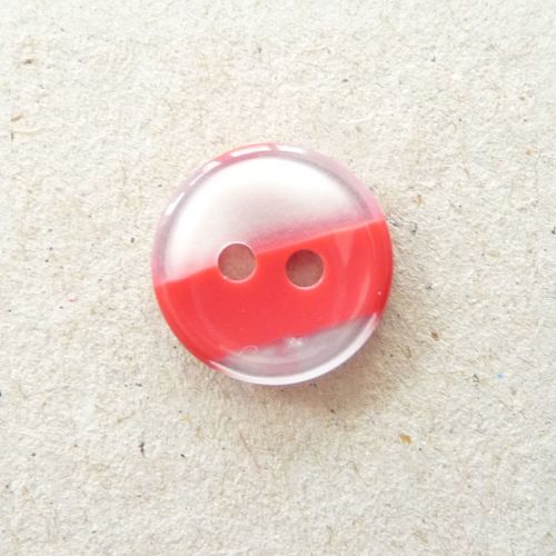 CP98-RW0-24L Red-White 15mm Variagated Buttons x 10