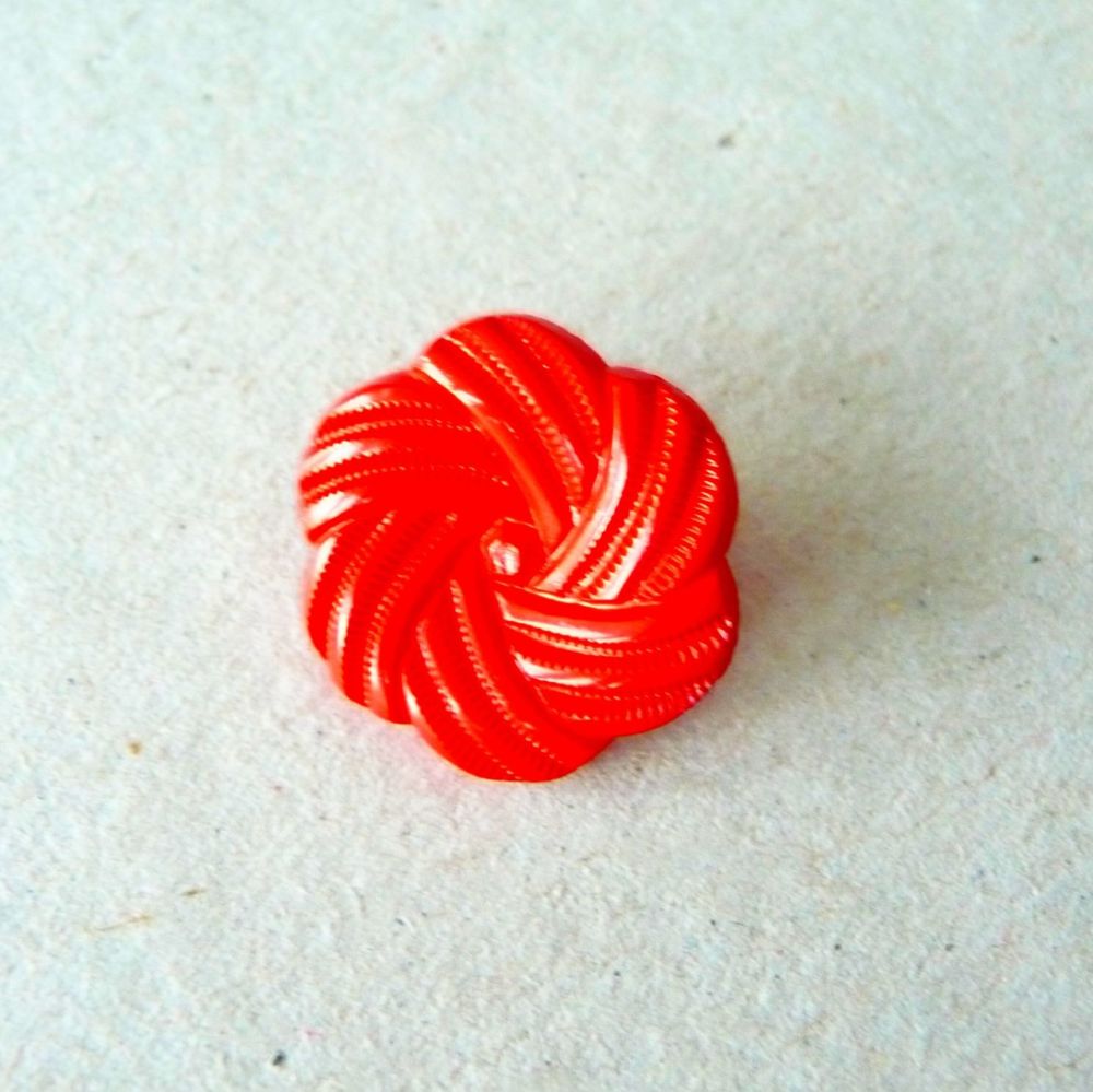 UK13770-R Red Flower 13mm Buttons x 10