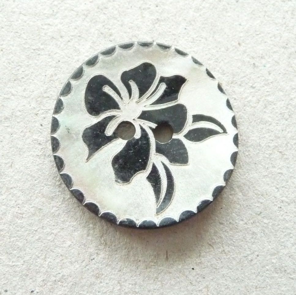 Black Rose Hand Crafted Sea Shell Buttons 13mm x 5 Buttons. X776-Blk-20L_FREE DELIVERY!