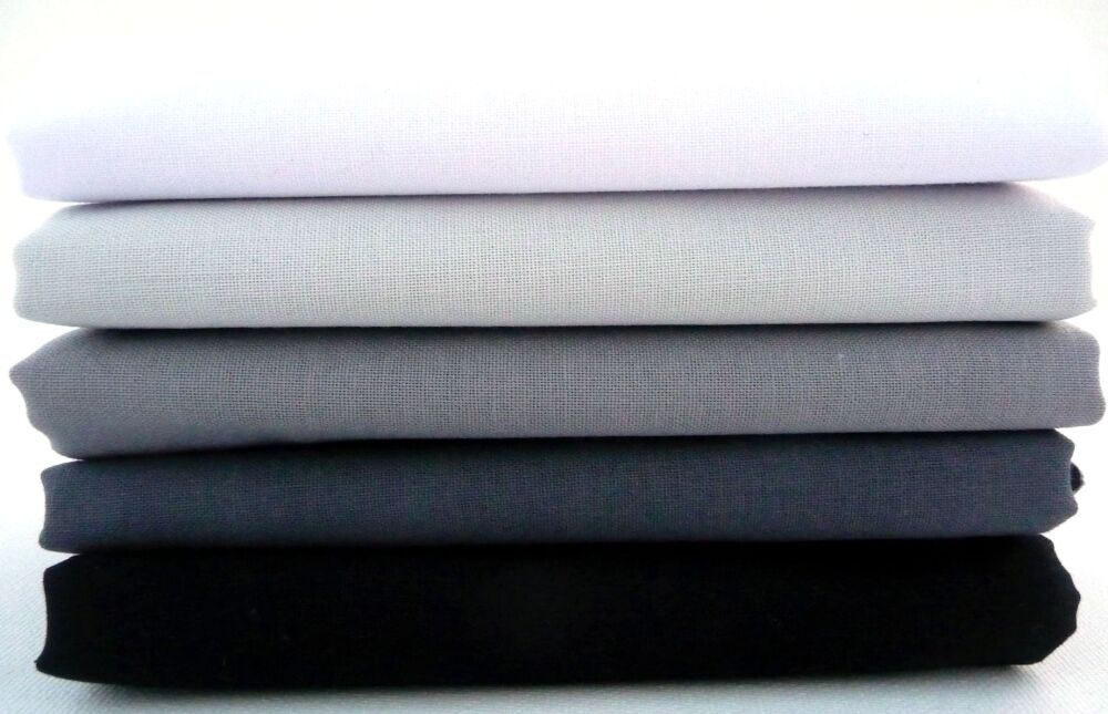 White/Grey/Black 5 Fat Quarter Quilting Fabric Bundle_Makower_FQB1