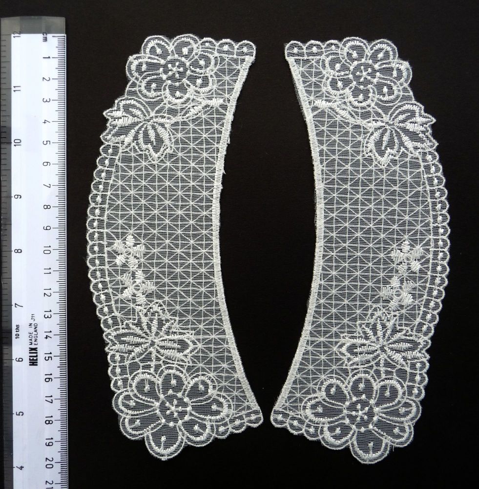 CL100 Ivory Lace Collar - Adult