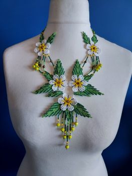 Delicate White Summer Flower Beaded Necklace