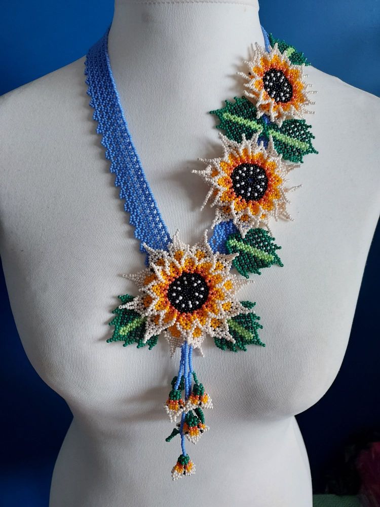 3 Flower Offset Sunflower - Lupin Blue & Pearl White