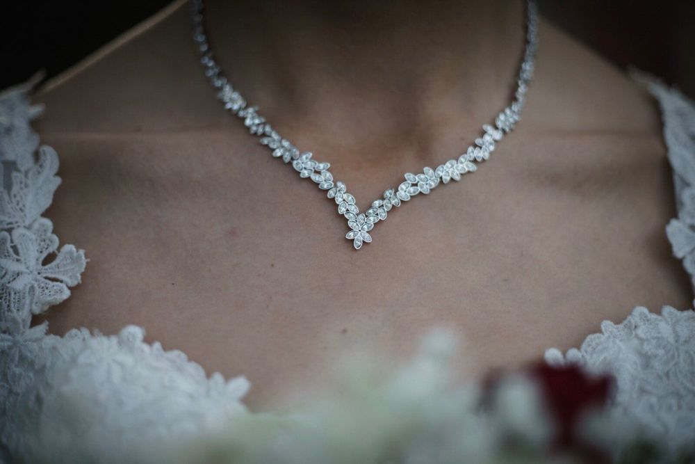 daniel mullins photography wedding necklace