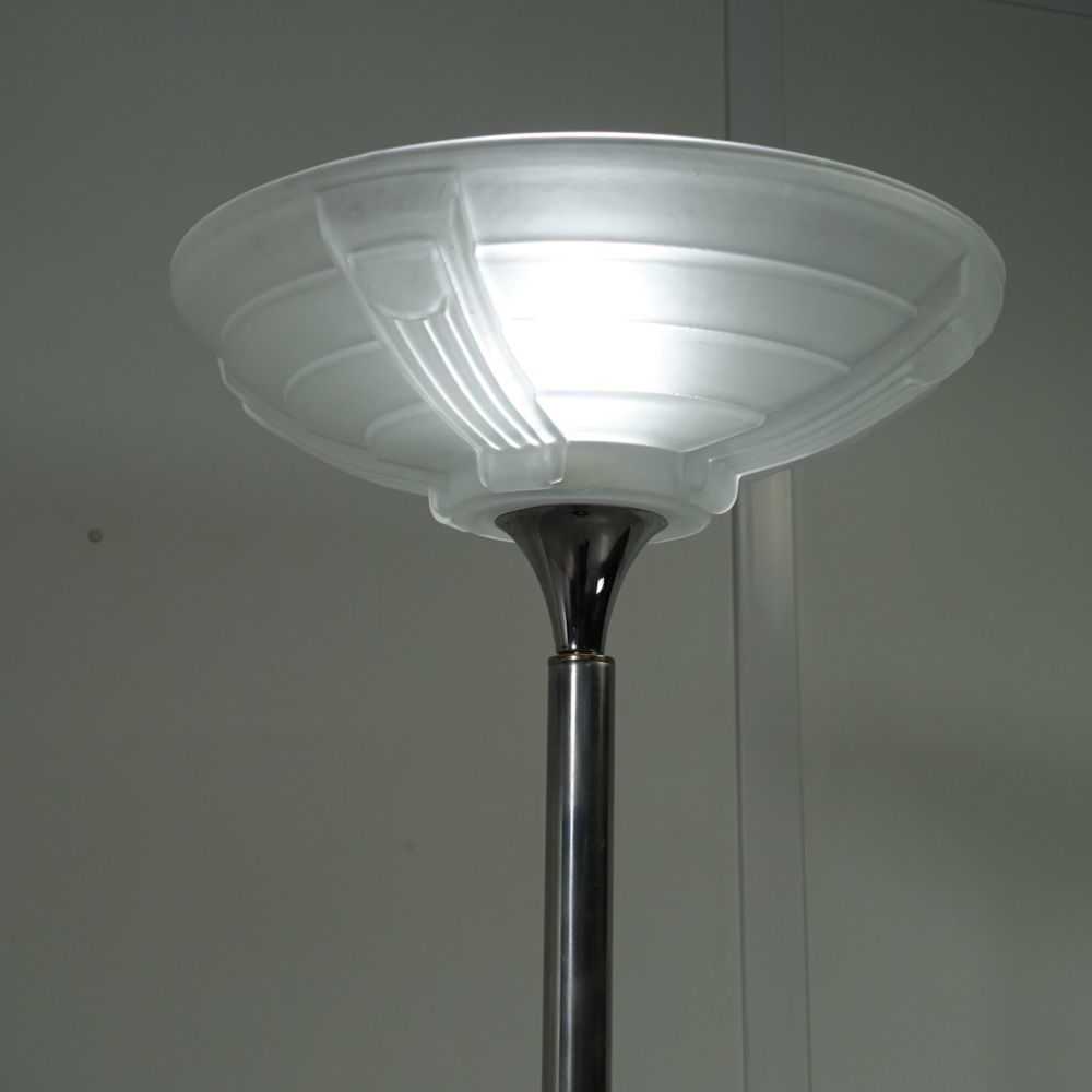 Art-deco-floor-lamp-lit