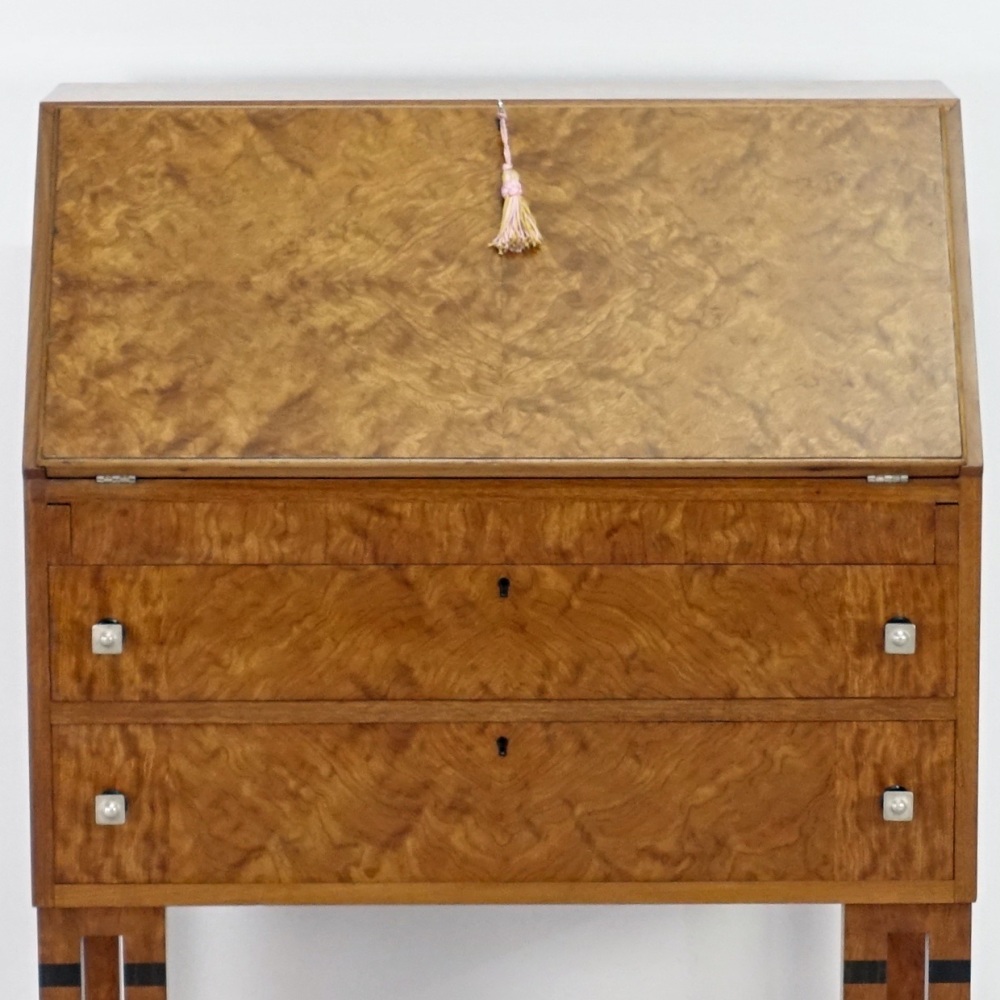 chermaeff-bureau-drawer