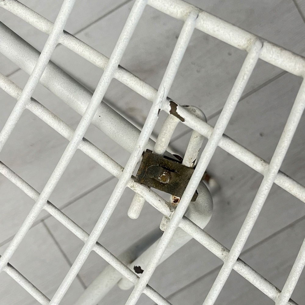 bertoia-chairs-pair-clip-detail