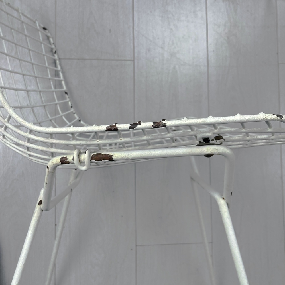 bertoia-chairs-pair-detail