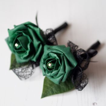 Emerald green buttonholes