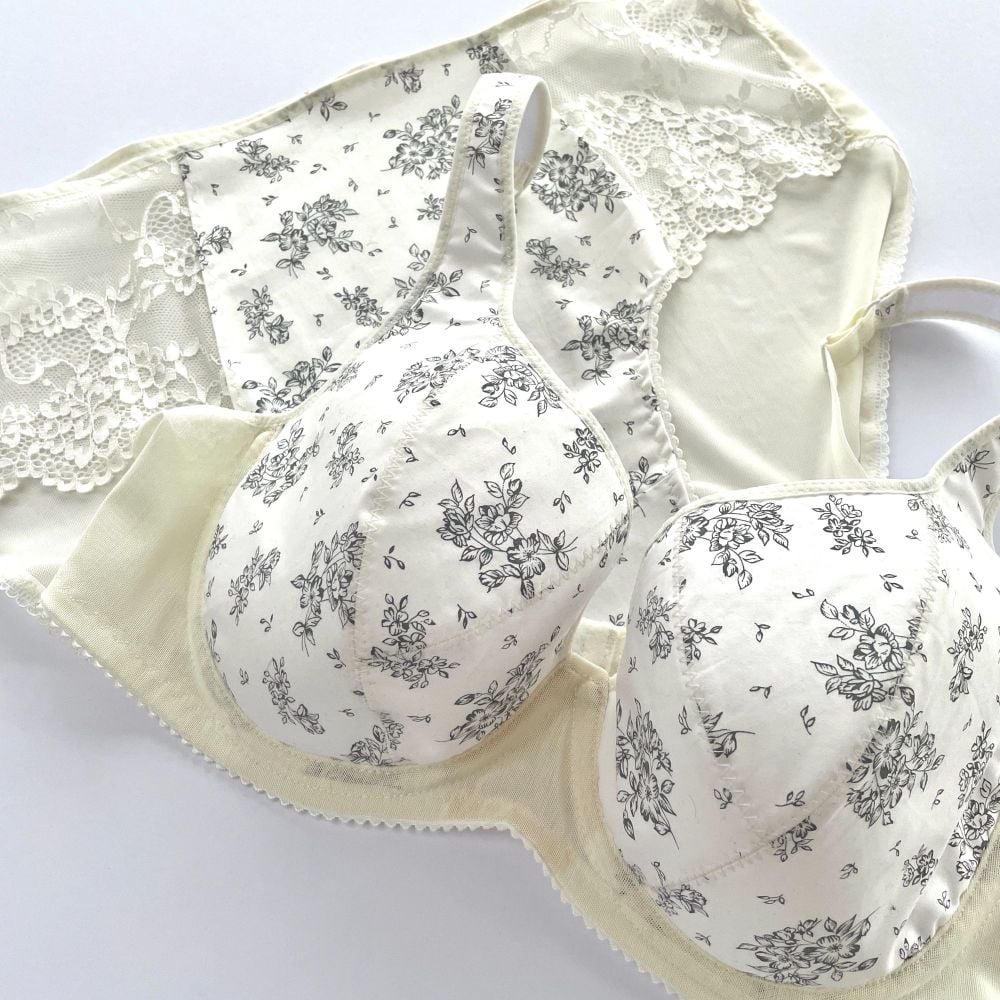 Cotton sateen underwired bra and lace briefs set
