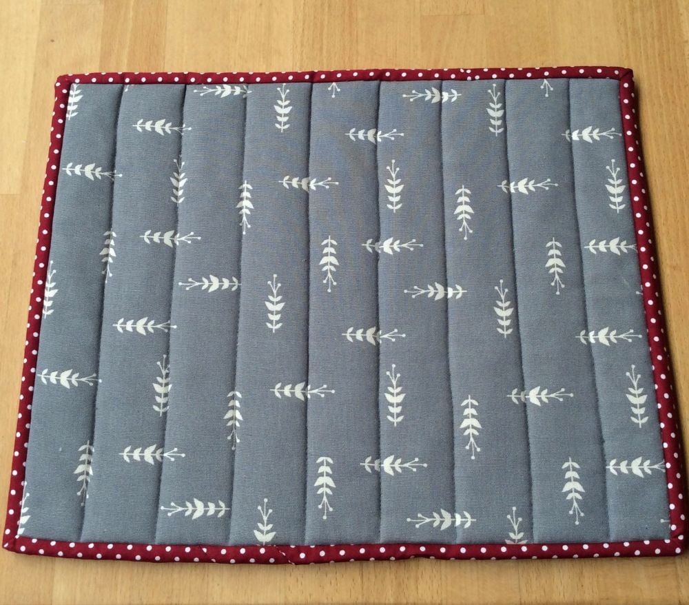 Quilted Place Mat - Grey and White (1)
