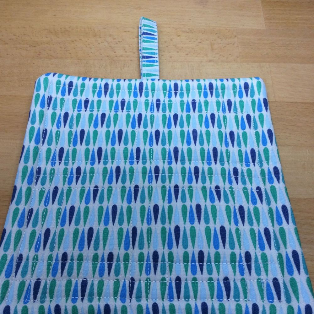 Single Quiklted Pot Holder with Tab