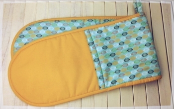 Oven Gloves (Green with yellow pockets)