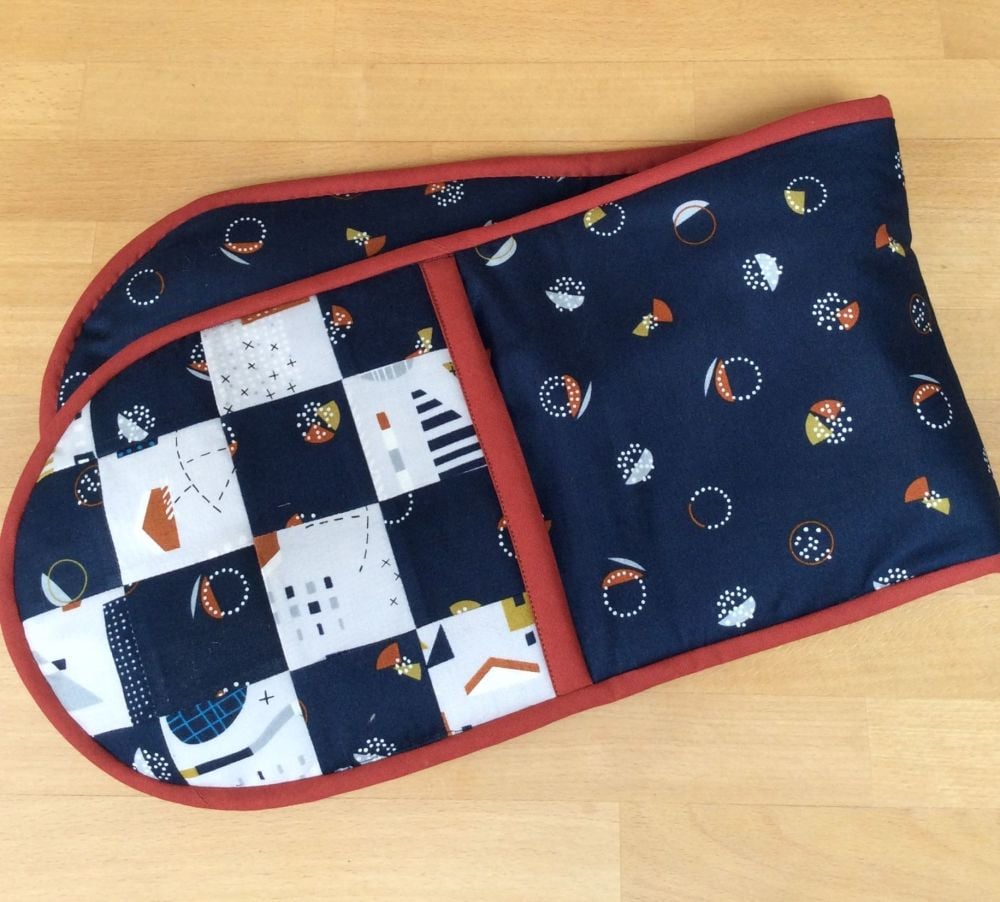 New Horizons Double Oven Gloves
