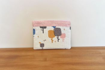 A Dorset Patchworks Bits and Bobs Quilted Pouch (September Blue, Trees)