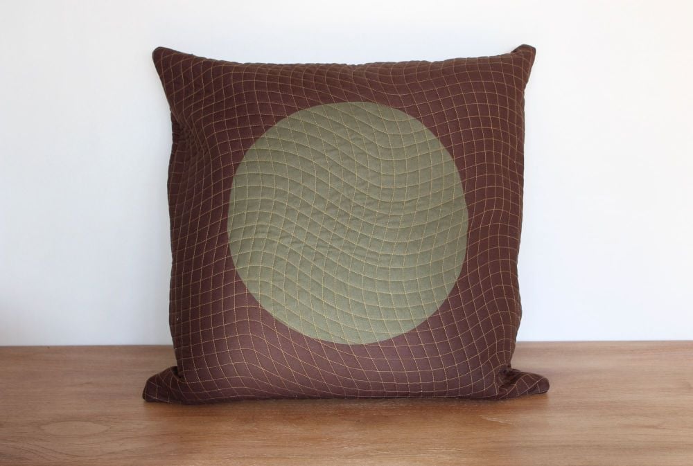 Circles Quilted Envelope Cushion(1)