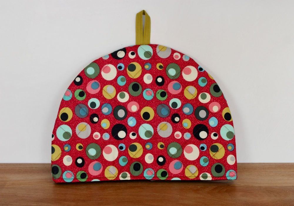 Mid Mod Circles in Red Quilted Tea Cosy(1)